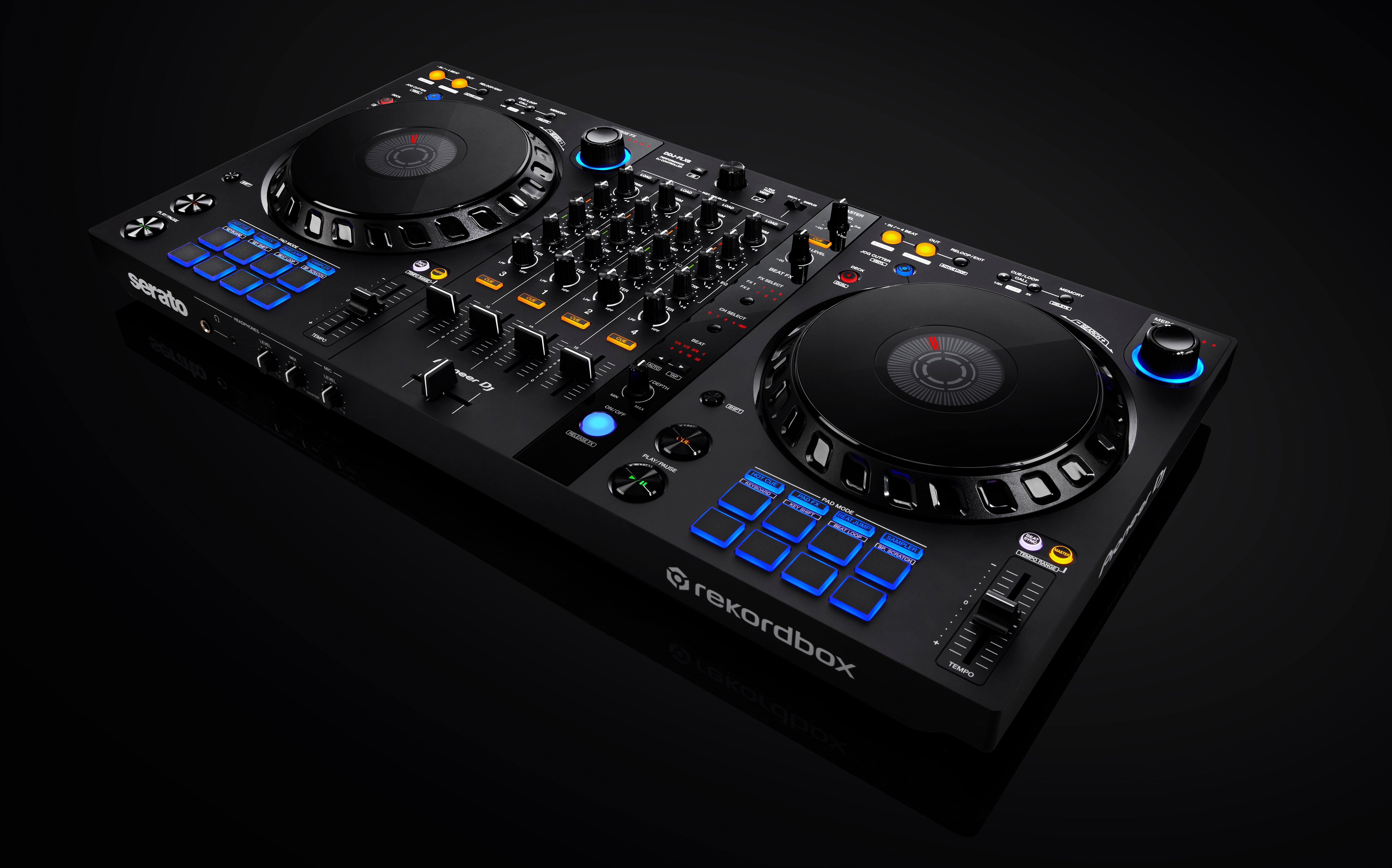 Pioneer DJ presenta DDJ-FLX6 il nuovo controller per Rekordbox e