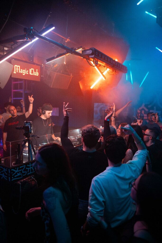 ART DEALER MAGIC CLUB