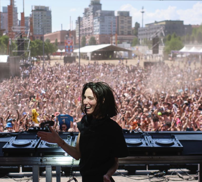 Amelie Lens svela “Aura”, il nuovo concept visivo per i suoi live
