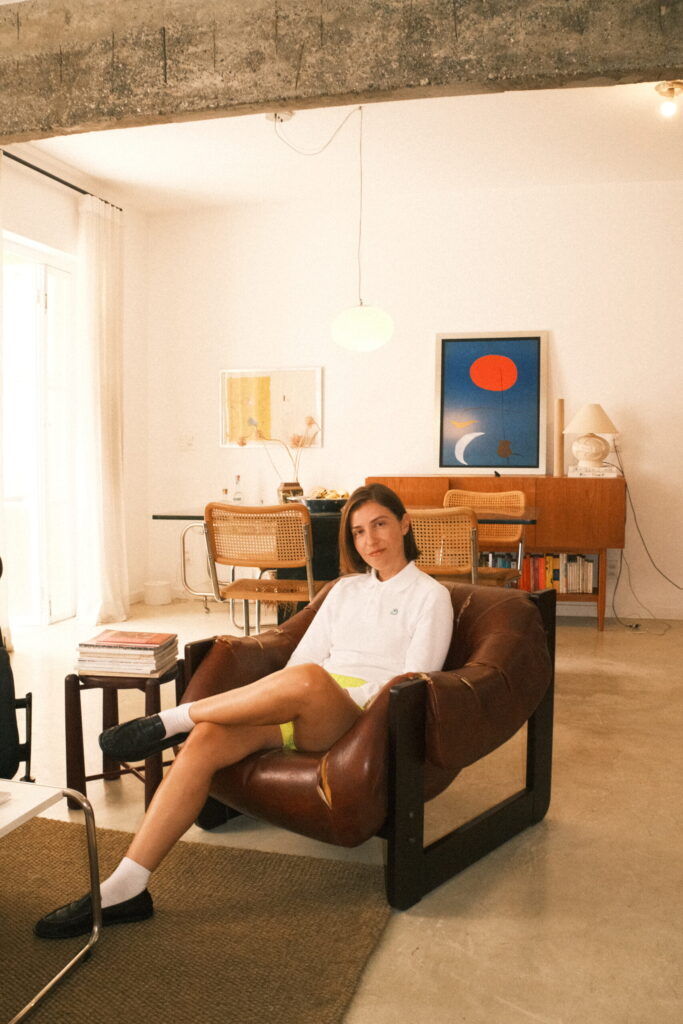 barbara seduta in poltrona
