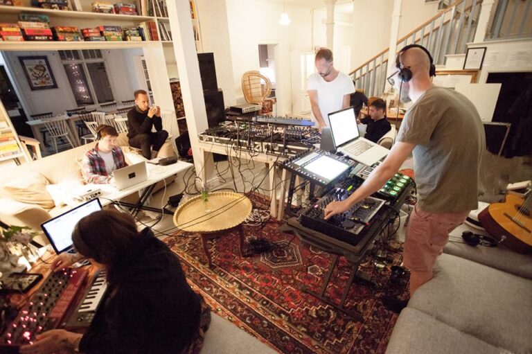 Sebastian Mullaert e il suo nuovo progetto Circle of Live