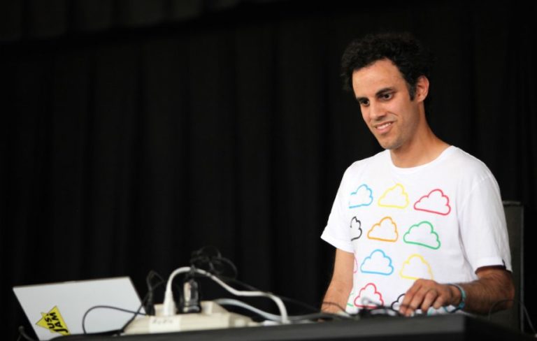 Sorpresa firmata Four Tet: rilasciate due nuove tracce