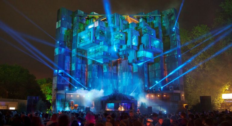 “Smettete di perder tempo su instagram”, l’invito dei Block9 per Glastonbury