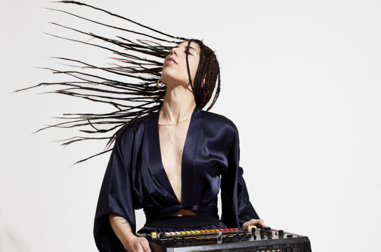 Premiere: Key Clef ci presenta “Colla Calda” in uscita su Paradigma Rec.