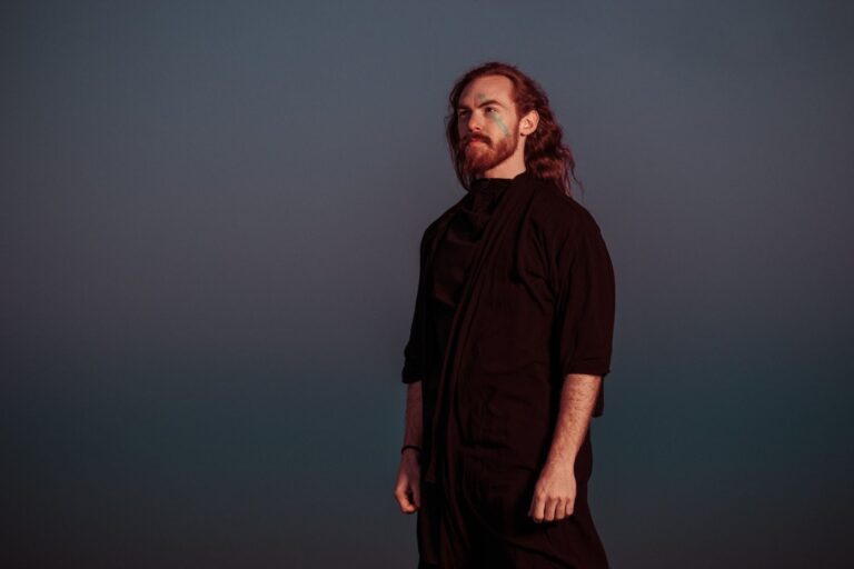 PETRU KSS rilascia “Kolibri Live LP” – debut album interamente costruito dal vivo (PREMIERE)