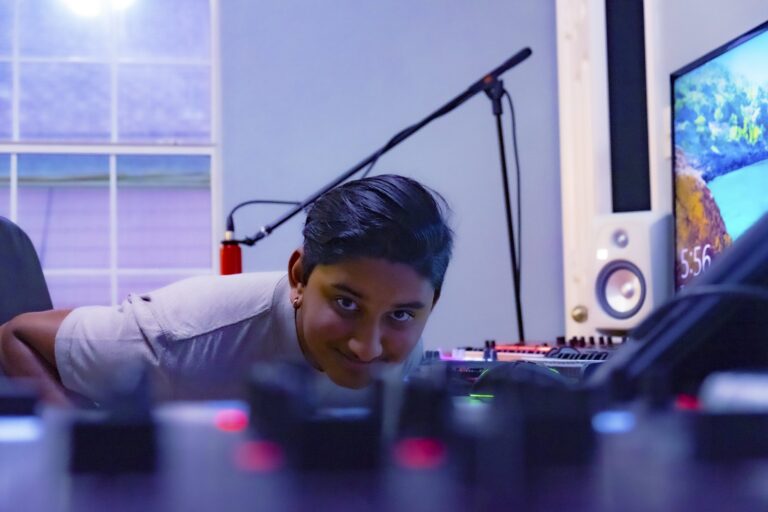 Premiere: ascolta subito un’anteprima del prossimo lavoro di Decoder su Fixed Rhythms