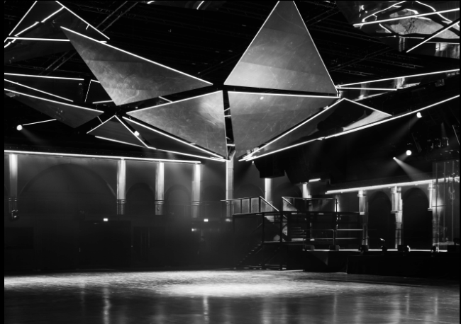 L'interno del club Phantom di Parigi