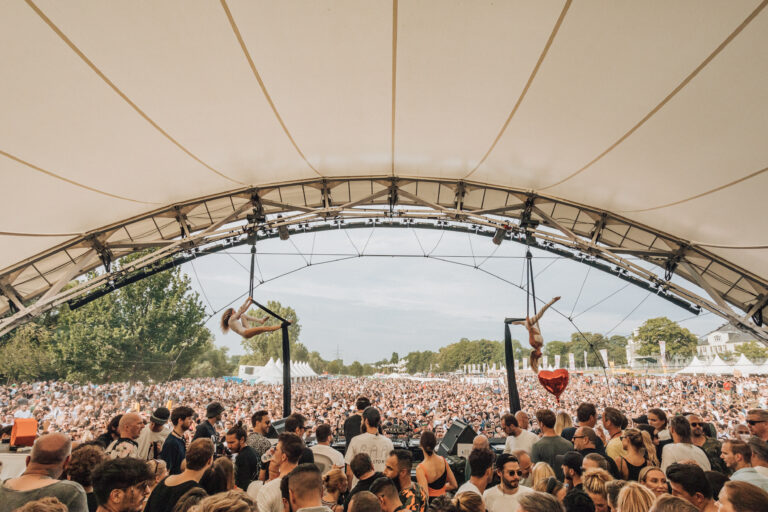 Il festival techno “Love Family Park” torna in grande stile