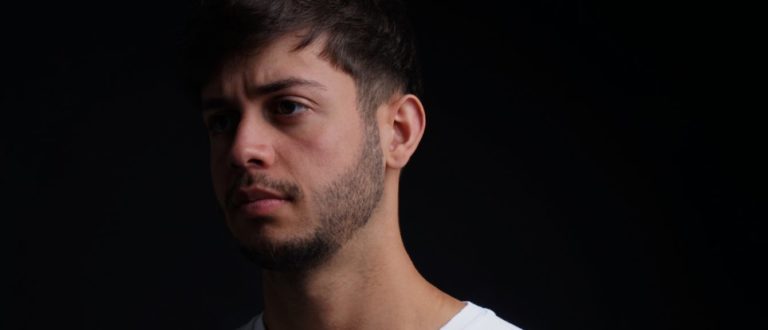 PREMIERE: ascolta in anteprima “Peeps in De Back” di Ben Sterling