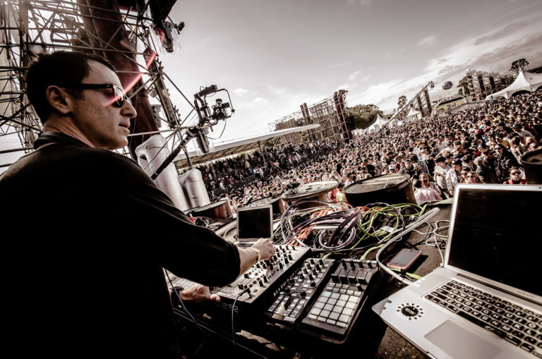 DJ sotto attacco mediatico per il sostegno ai Tour Manager
