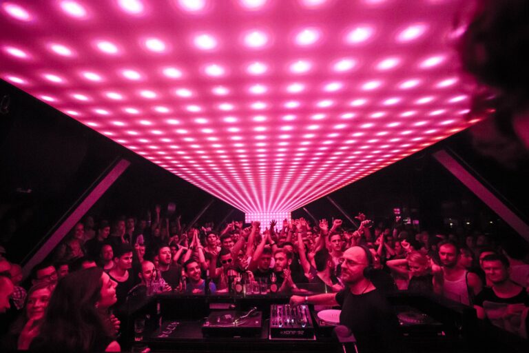 L’ultimo ballo al Watergate: il club berlinese rivive attraverso una serie di DJSet storici
