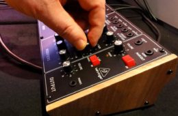 behringer D