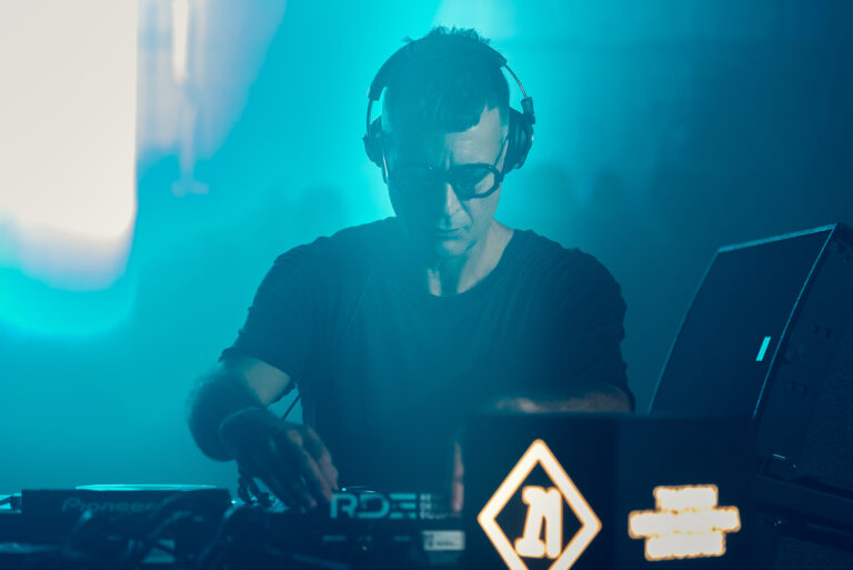 Dino Sabatini a Milano: il ritorno in Italia tra live e low-end