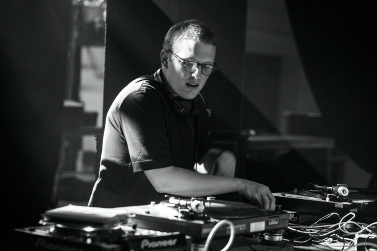 Floating Points pubblica il suo primo album su Ninja Tune