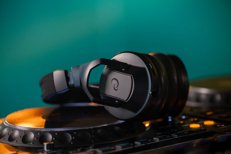 HDJ-F10: le prime cuffie wireless professionali di AlphaTheta