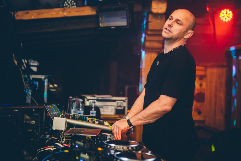 Henrik Schwarz per DGTL: “torno alla musica elettronica più carico che mai”