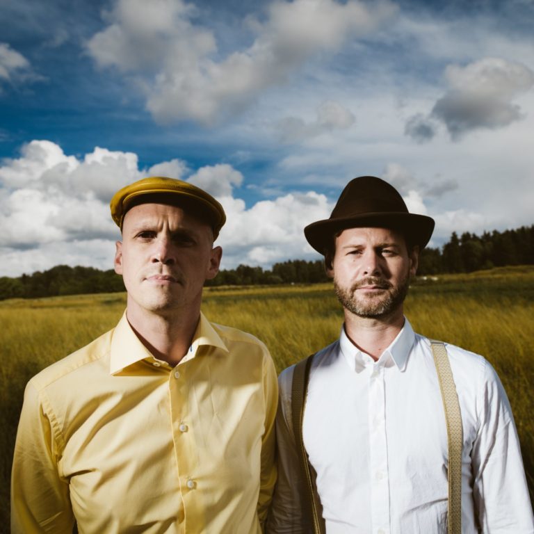Premiere: ascolta in anteprima “Mountain Girl” dal nuovo album di Ost & Kjex