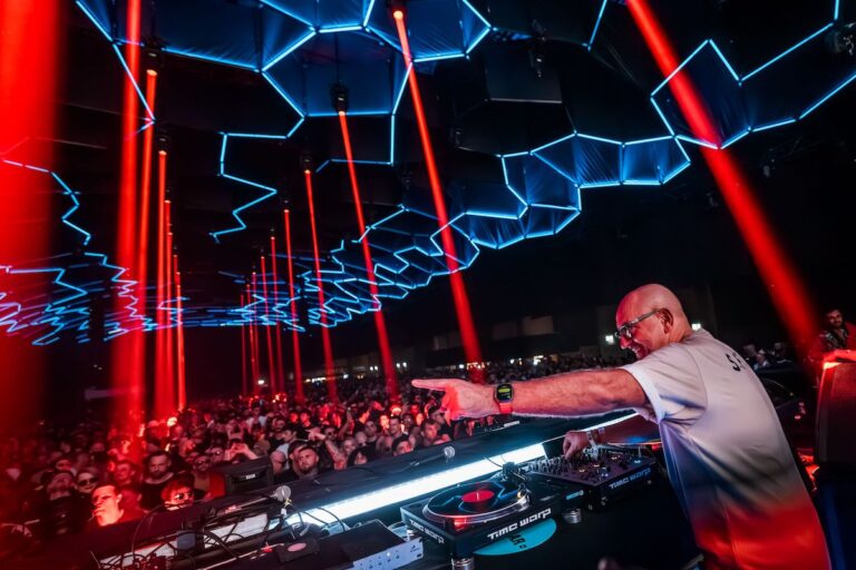 Time Warp 2024 con Adam Beyer, Reinier Zonneveld e il compleanno di Sven Väth