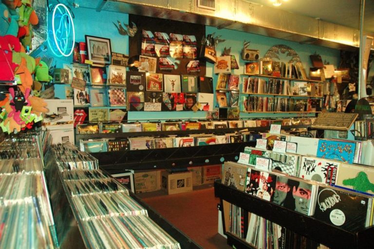 Quali sono i classici della musica elettronica disponibili in vinile?
