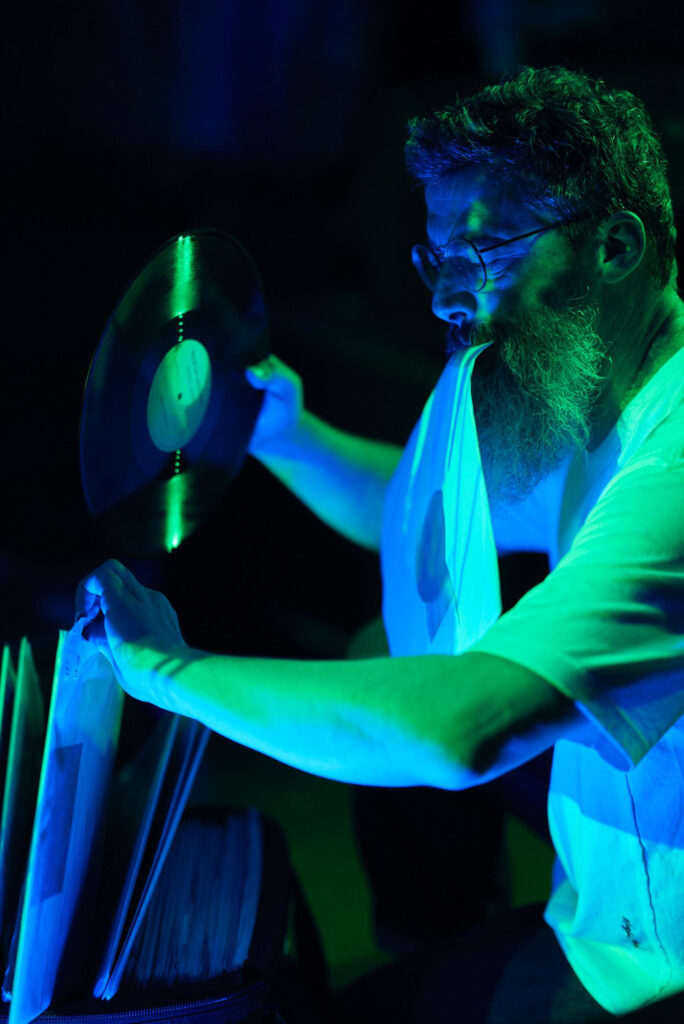 Vladimir Ivkovic digging